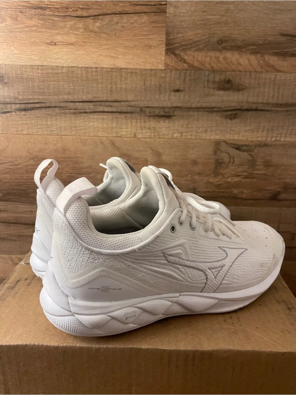 Mizuno Enerzy Women's Wave Luminous Running Shoes White Size 8
